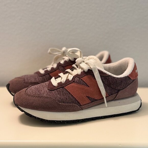 New Balance Women's 237 V1 Classic Sneaker - Picture 4 of 7